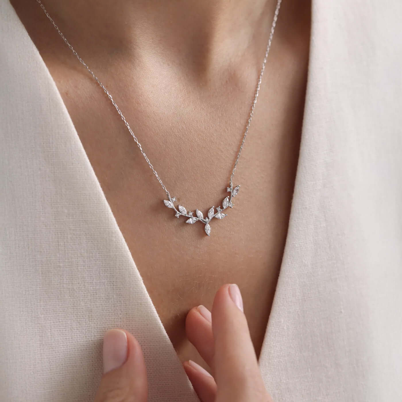 925 Sterling Silver Rhodium Plated Elegant Zircon Necklace