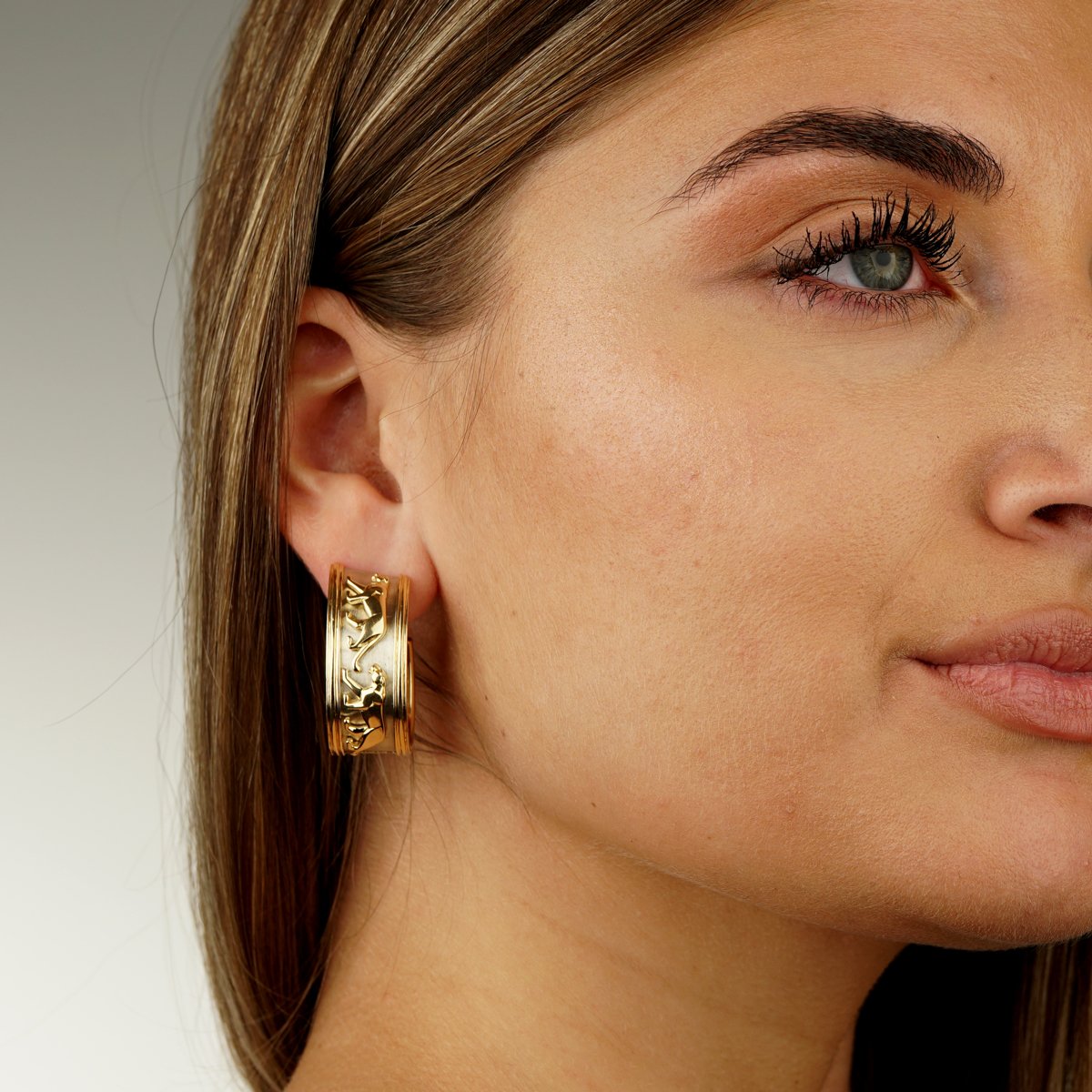 Carthttier Vintage Walking Panthere 18k Yellow & White Gold Hoop Earrings