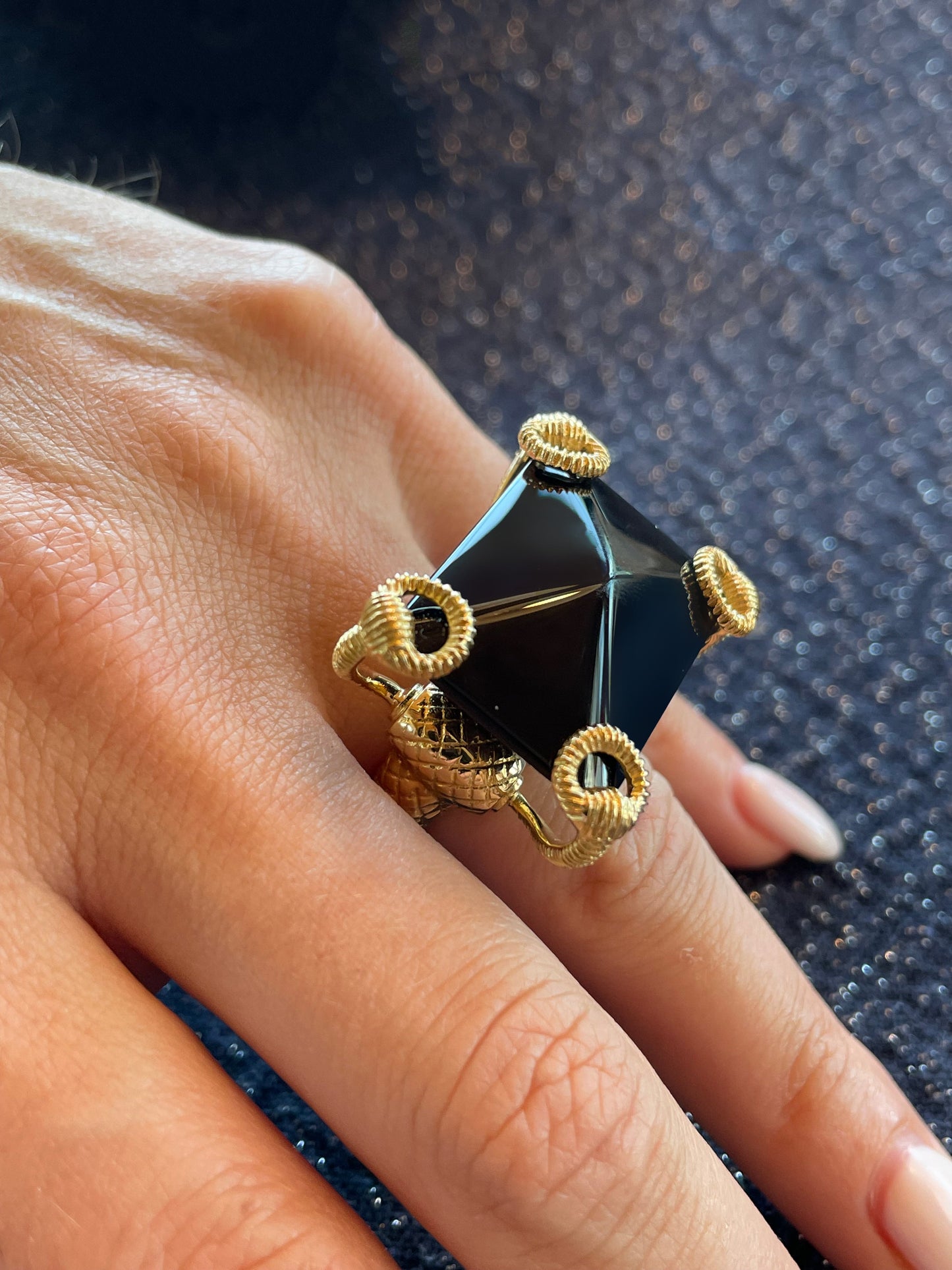 Guthtcci Horsebit Onyx 18k Yellow Gold Cocktail Ring Sz 5