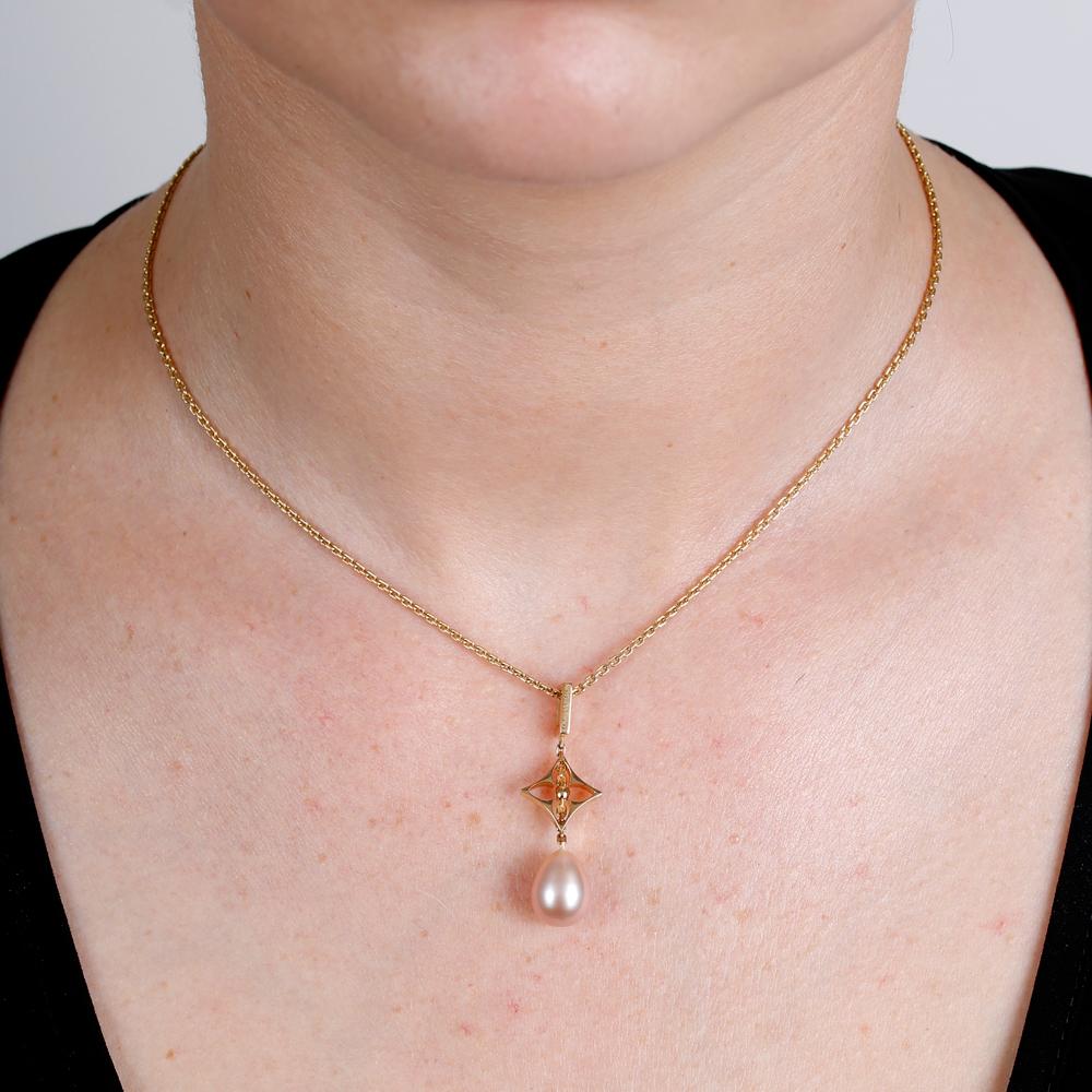 Lothtuis Vuithttton Pearl Gold Necklace