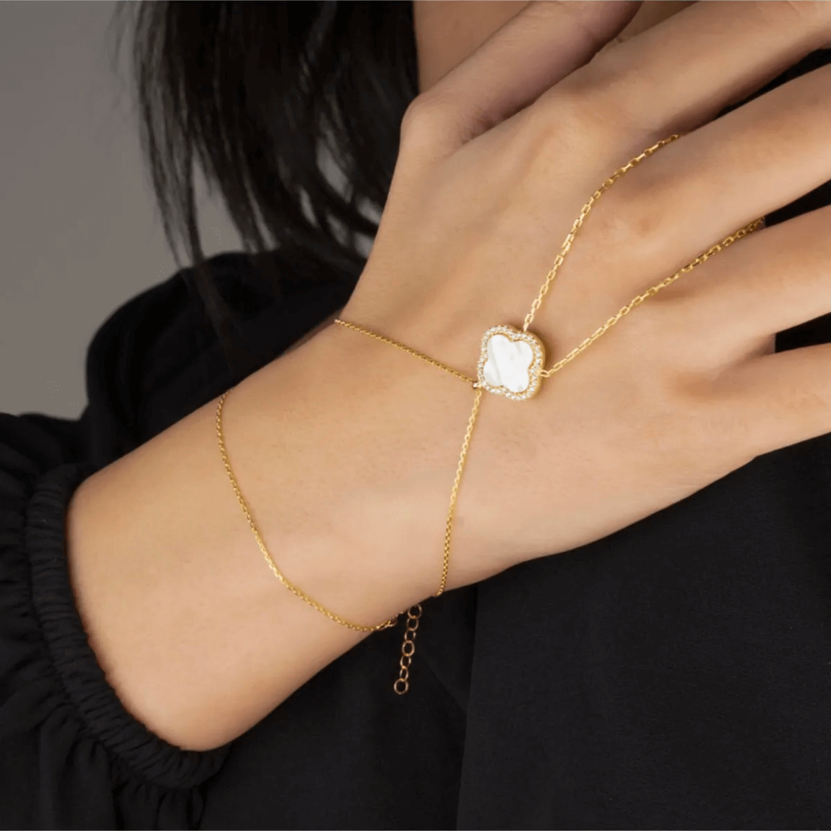 Pearl Clover Charm Hand Harness Luxury Bracelet