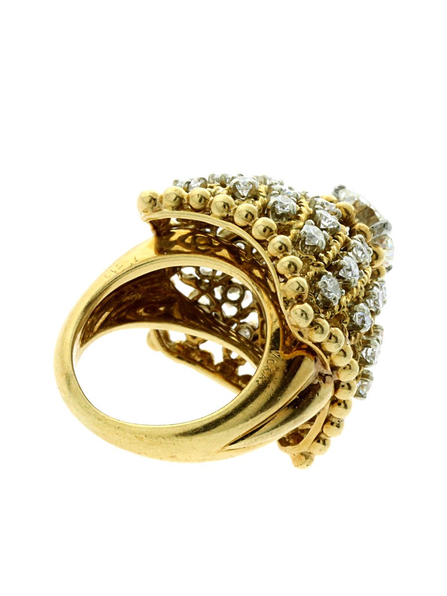 Vathtn Clthteef & Arpels Gold Diamond Ring and Earring Suite