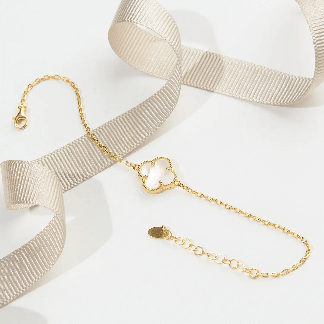 925 Silver Clover Bracelet with White Mother of Pearl