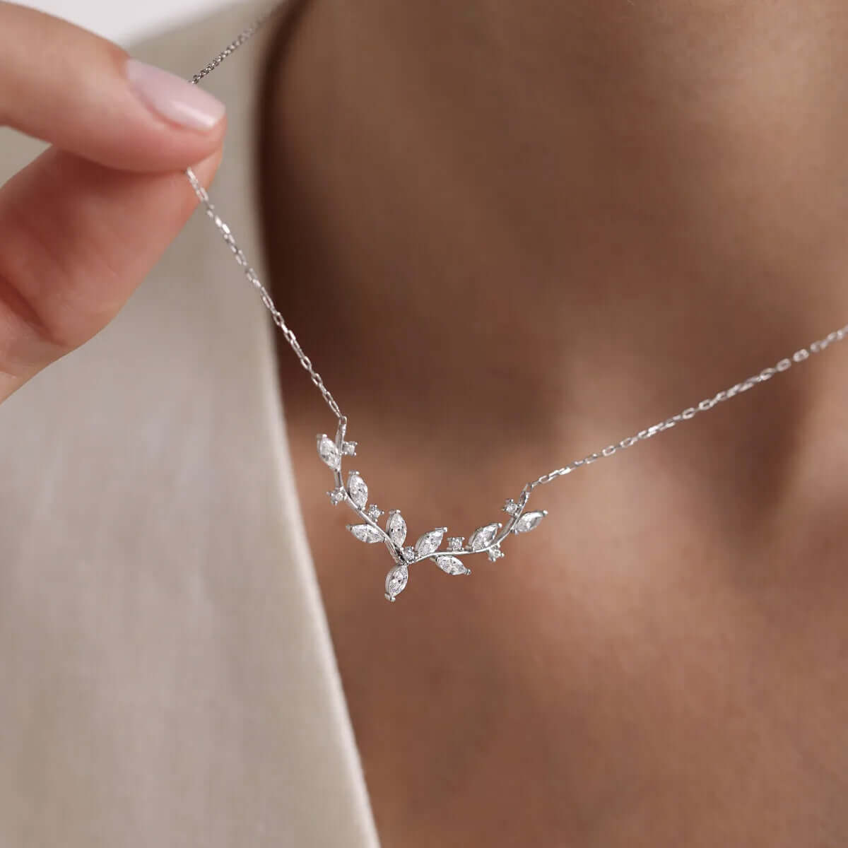 925 Sterling Silver Rhodium Plated Elegant Zircon Necklace