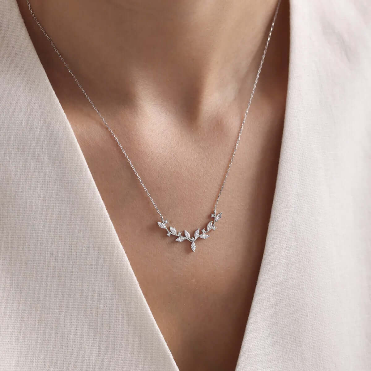 925 Sterling Silver Rhodium Plated Elegant Zircon Necklace