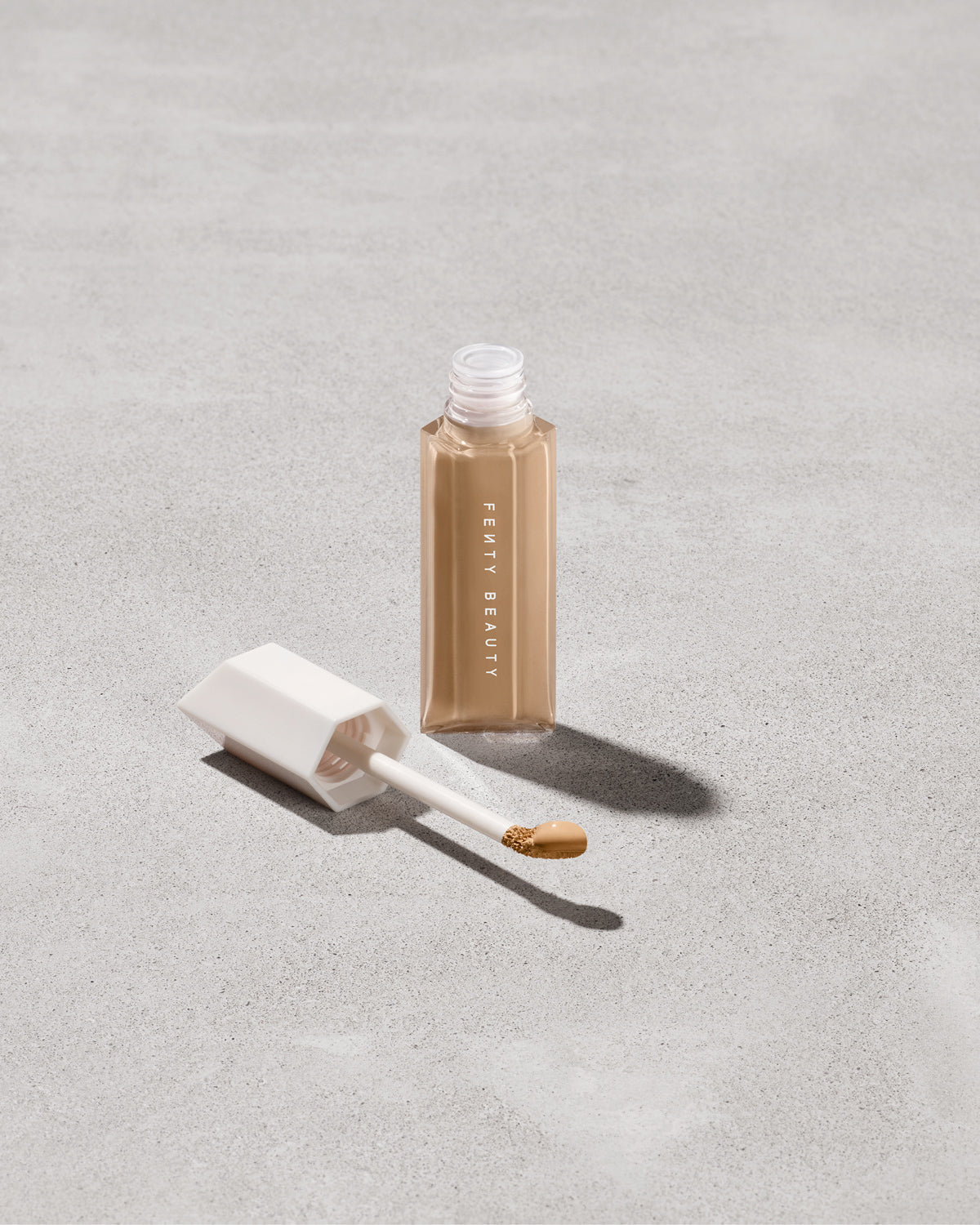 We're Even Hydrating Longwear Concealer ¡ª 265W