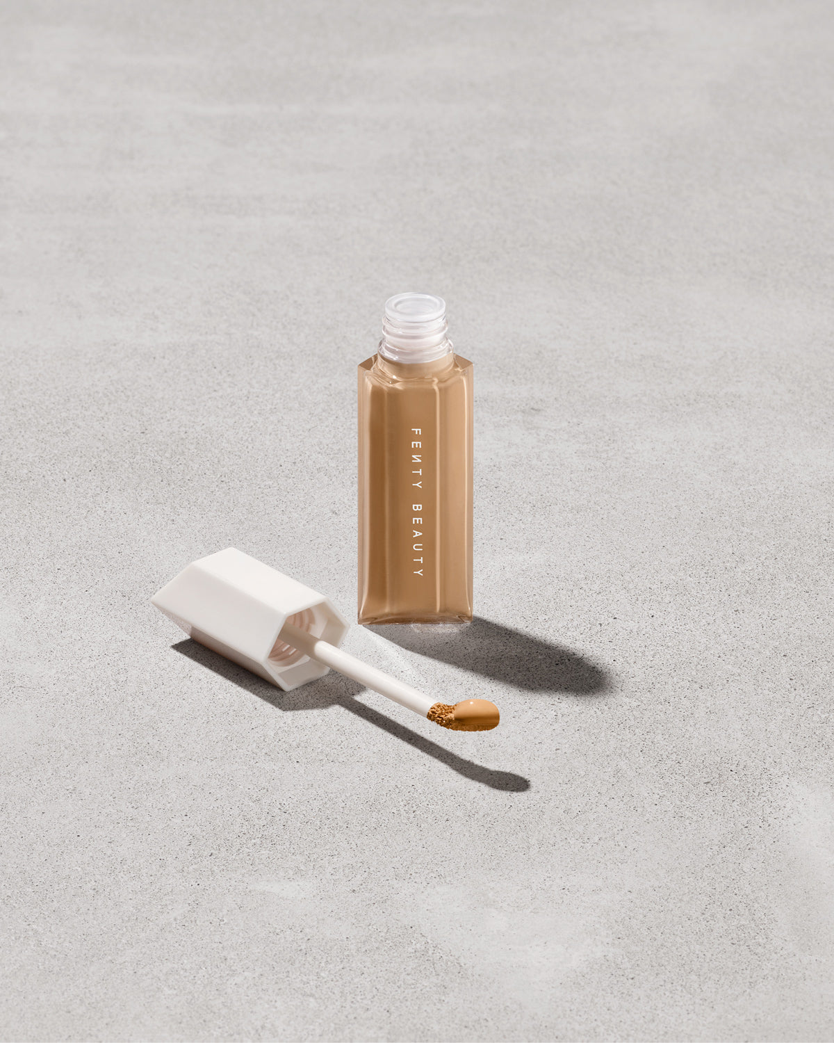 We're Even Hydrating Longwear Concealer ¡ª 295W