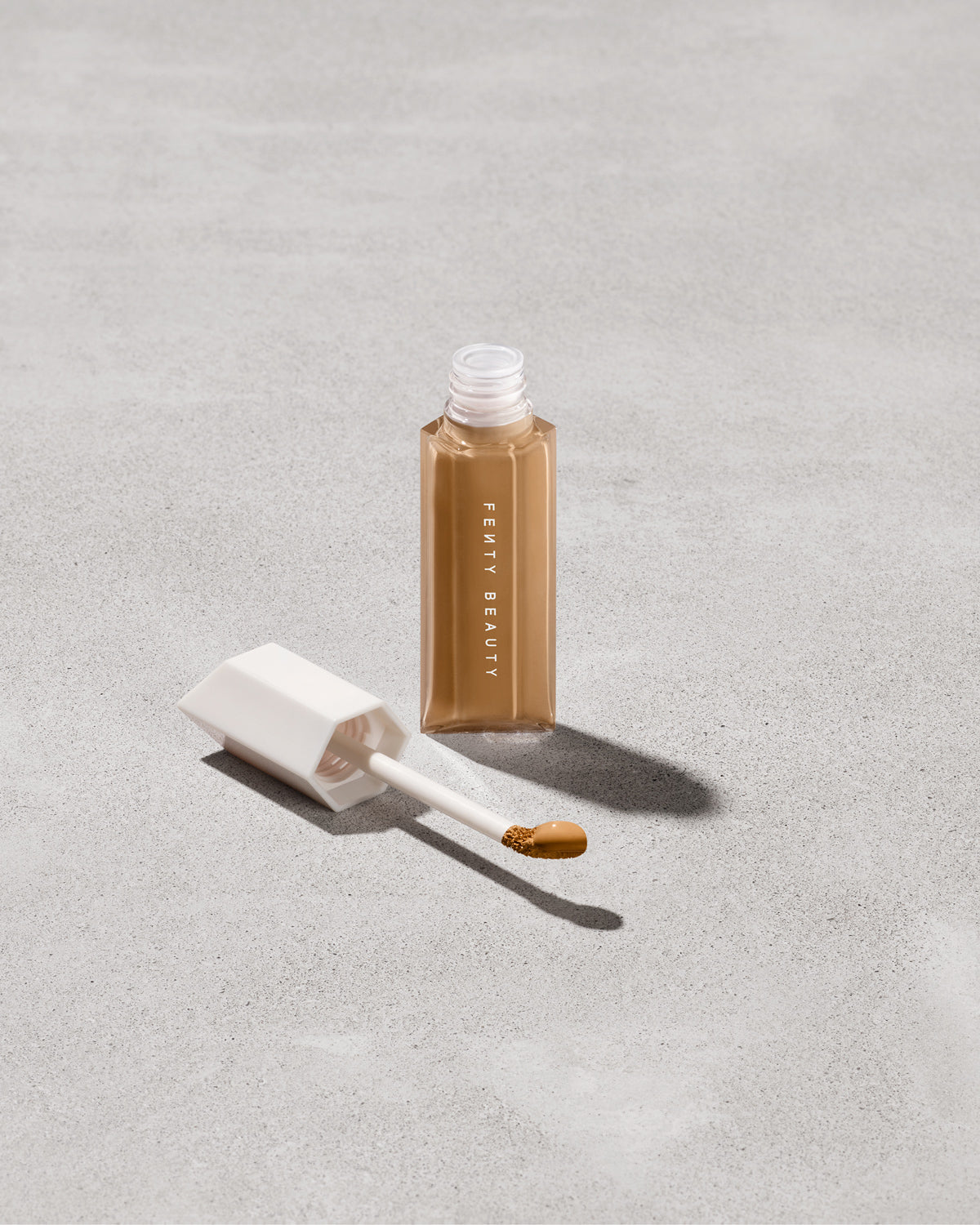 We're Even Hydrating Longwear Concealer ¡ª 330W