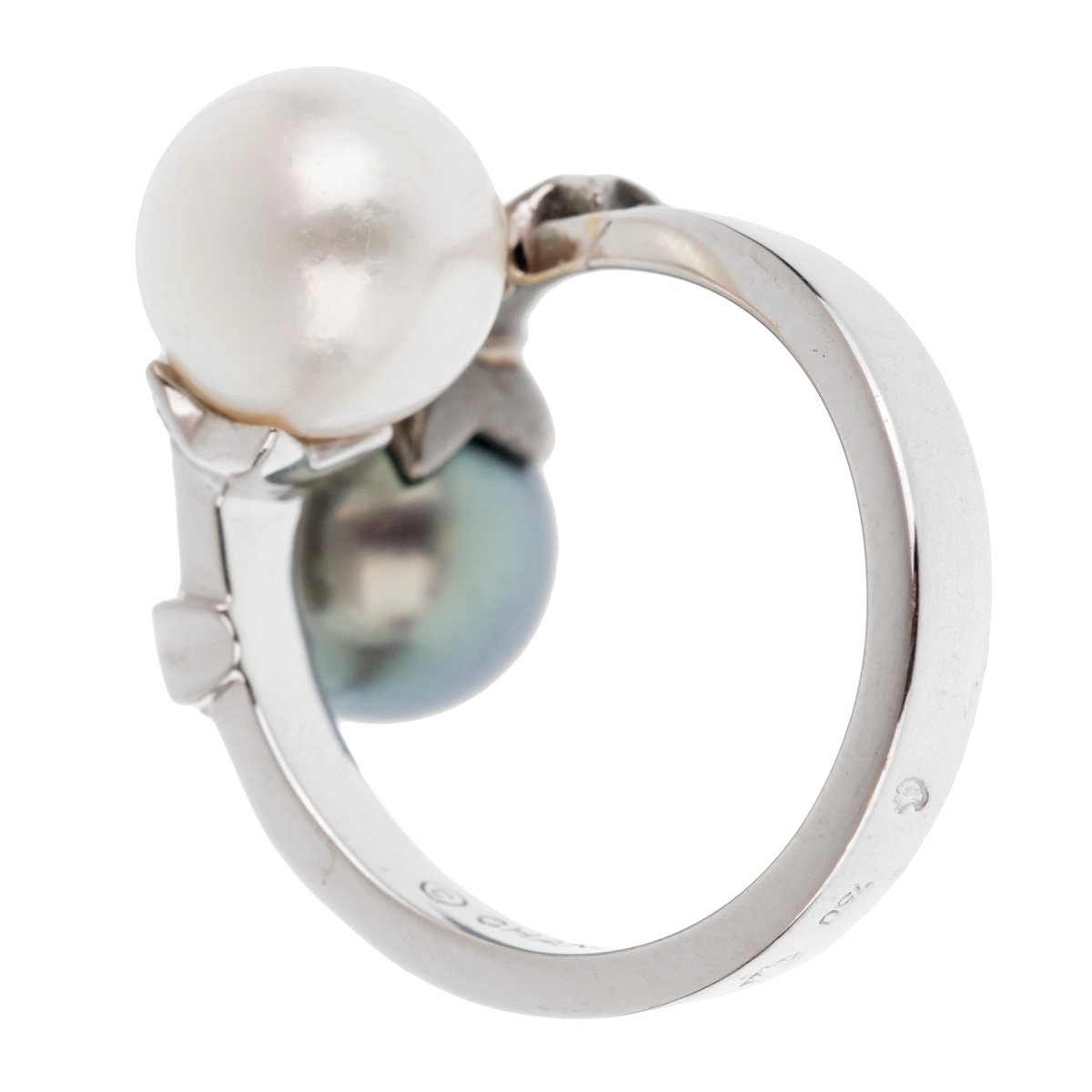 Chathtnel Pearl Bypass White Gold Ring