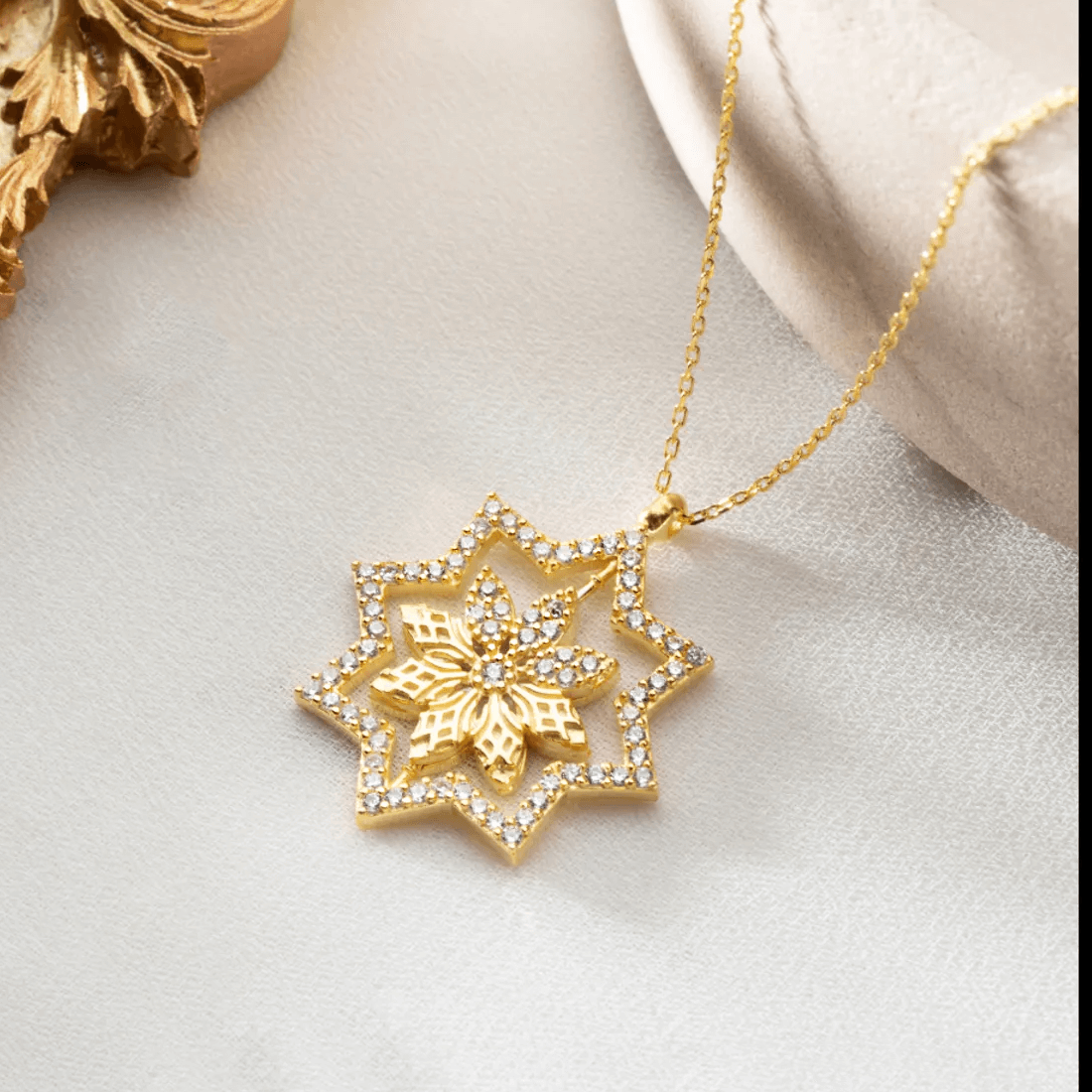 Spinning Pendant Lotus Flower Necklace with Zircon