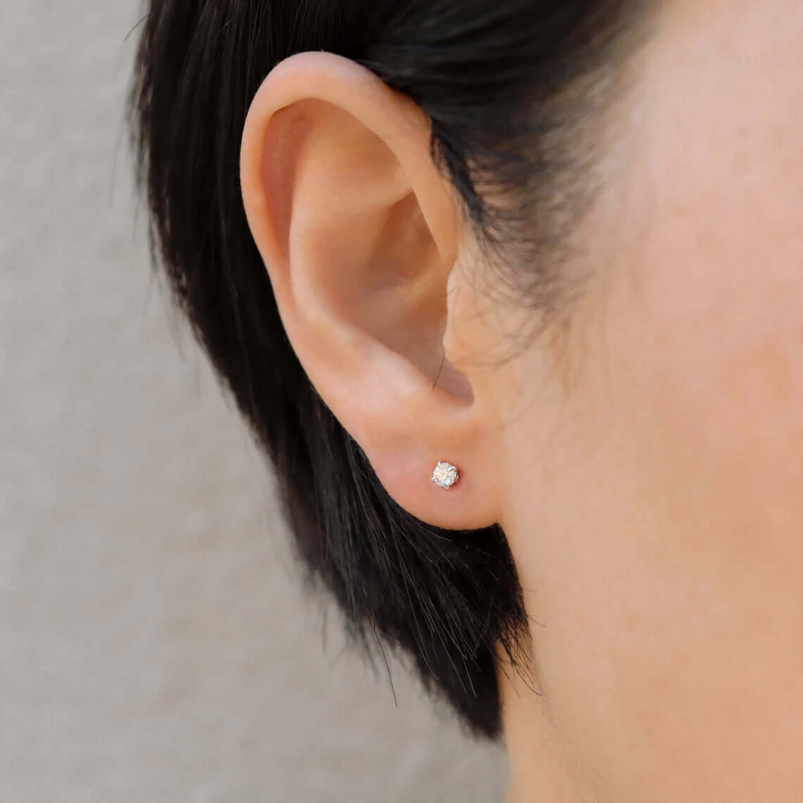 925 Sterling Silver Classic Solitaire Stud Earrings