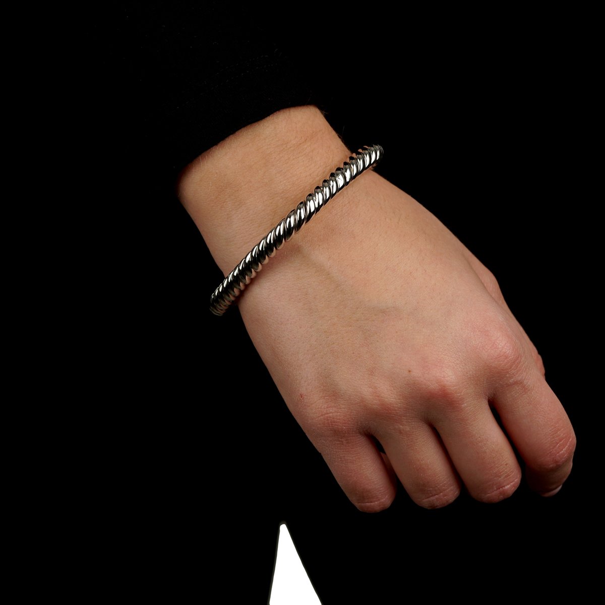 Vathtn Clthteef Arpels Braided 18k White Gold Bangle Bracelet