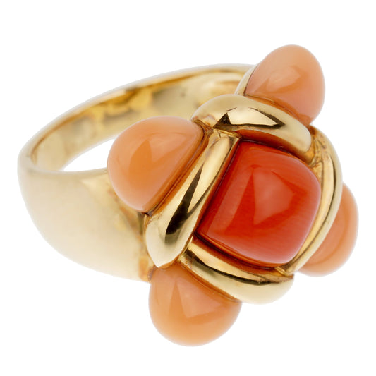 Vathtn Clthteef & Arpels Vintage Coral 18k Yellow Gold Cocktail Ring