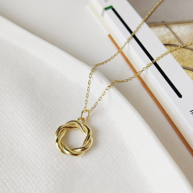 Wire Wreath Pendant Necklace Silver Dainty Jewelry