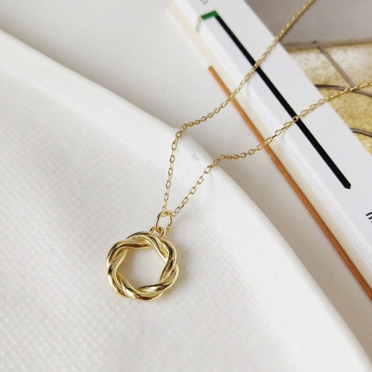 Wire Wreath Pendant Necklace Silver Dainty Jewelry